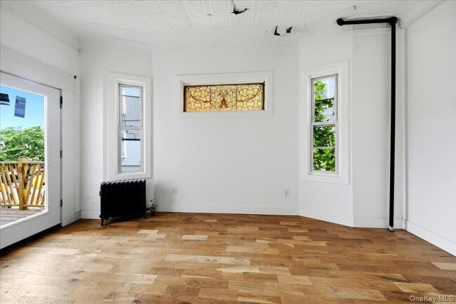 Building Photo - 301 Warburton Ave