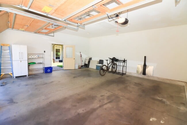 Building Photo - Fully Furnished home in Sisters Oregon