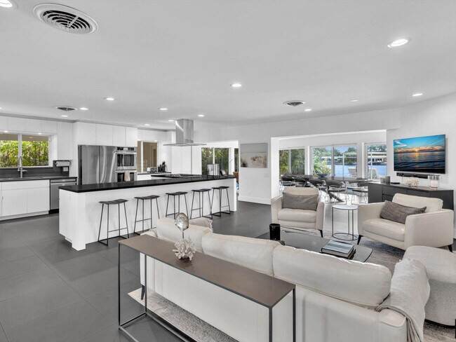 Building Photo - 1640 NE 43rd St