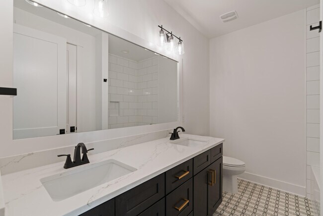 Building Photo - 94 Woodshire Dr