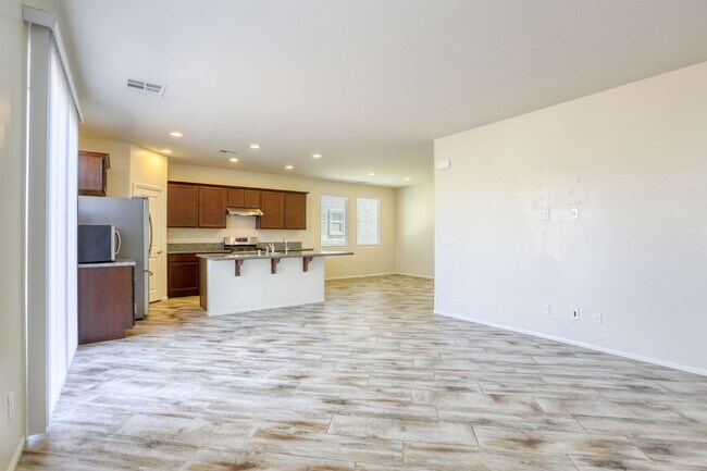 Building Photo - Great 3 bedroom home close to Nellis AFB