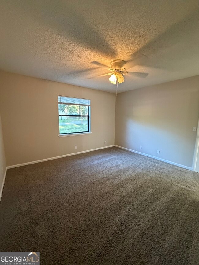 Building Photo - 107 Pineneedle Ct
