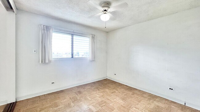 Building Photo - 2 BEDROOM UNIT WITH BALCONY AND BEAUTIFUL ...
