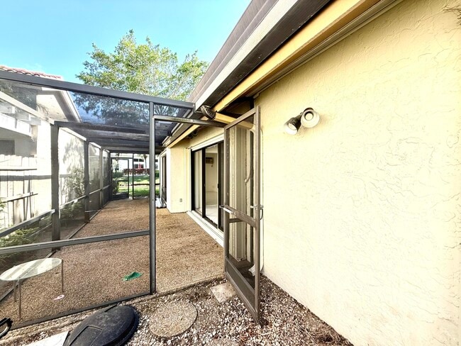 Building Photo - 5670 Piping Rock Dr