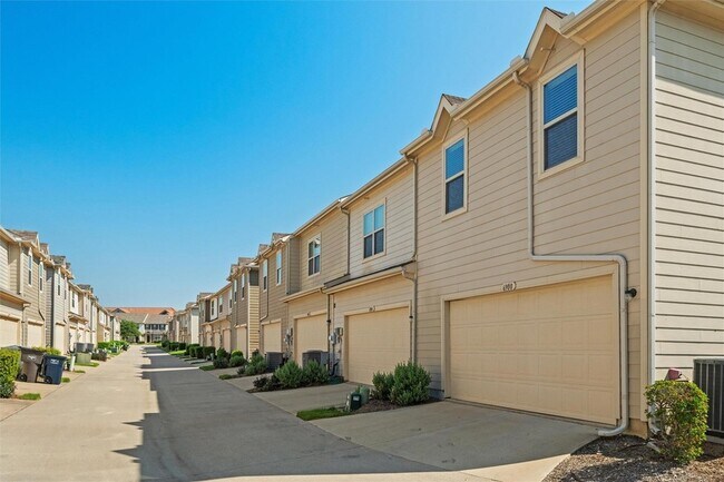 Building Photo - 6900 Carrington Ln