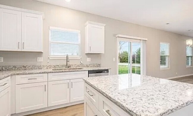 Building Photo - Beautiful 4 bedroom in Blue Springs! Coming Soon!