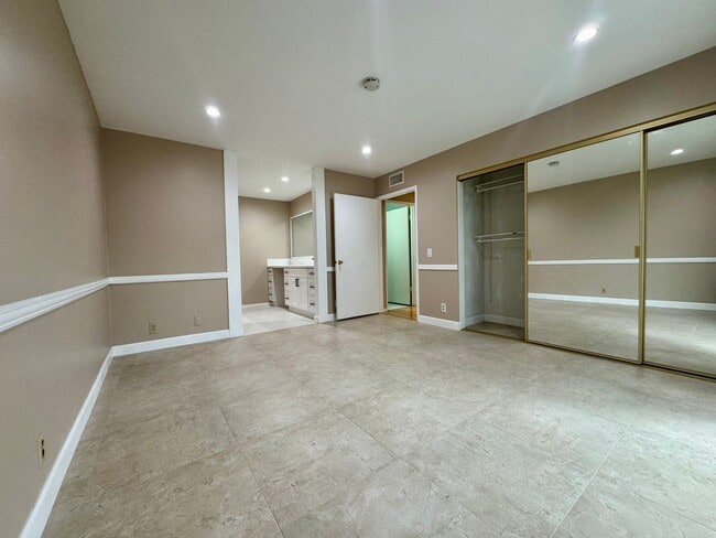 Building Photo - Charming 3 bedroom home in a great family ...