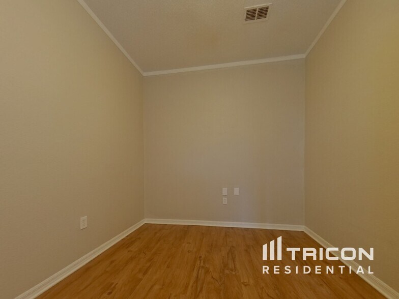 Building Photo - 1692 Brolga St