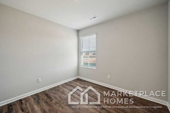 Building Photo - 4022 Ryan Dr SW