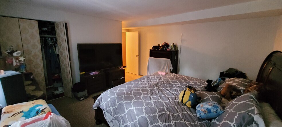 Master Bedroom - 1285 Lawrence St