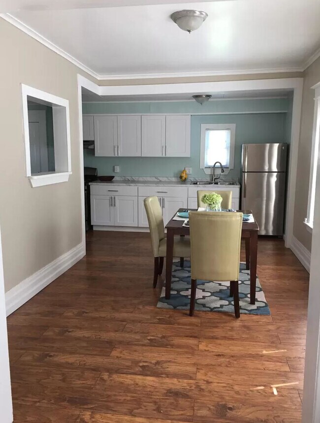 Building Photo - Seward