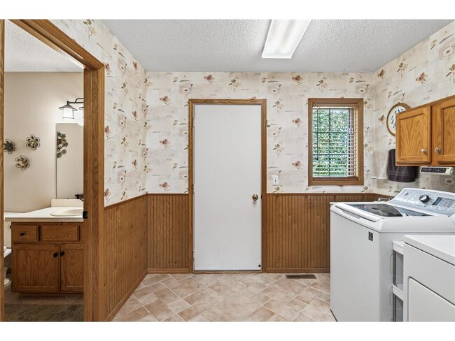 Building Photo - 4133 Sunset Trail N