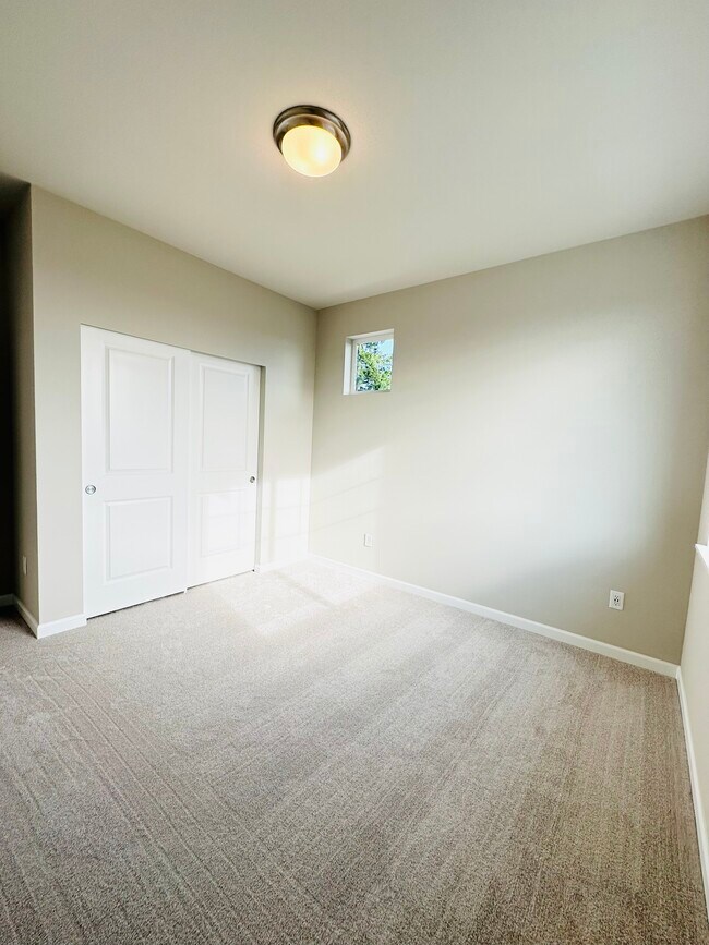 Building Photo - 3719 85th Ave NE