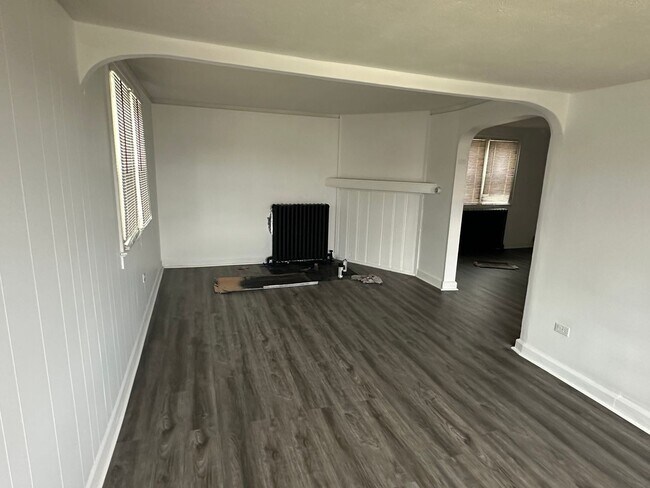 Building Photo - Newly Renovated 3 Bedroom Home