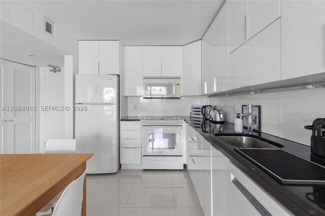 Building Photo - 345 Ocean 607