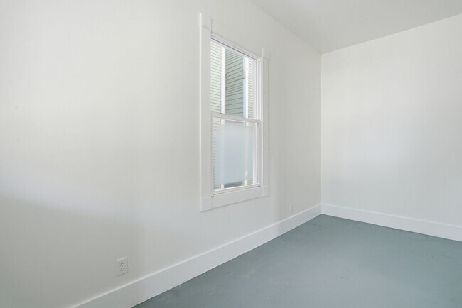 Building Photo - 809 E Henry St