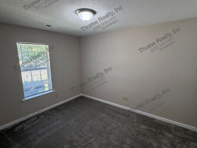 Building Photo - 2266 Sherwood Ave