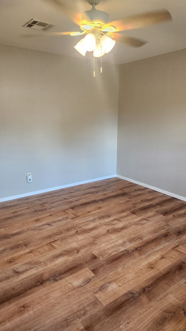 Building Photo - Refurbished - 3 bdrm 1 bath