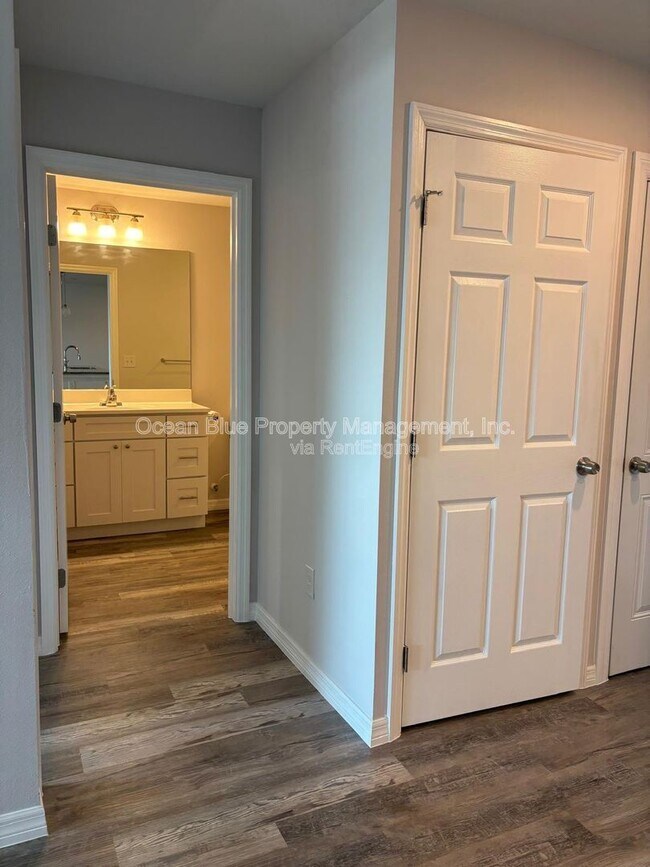 Interior Photo - Royal Palms Apartments