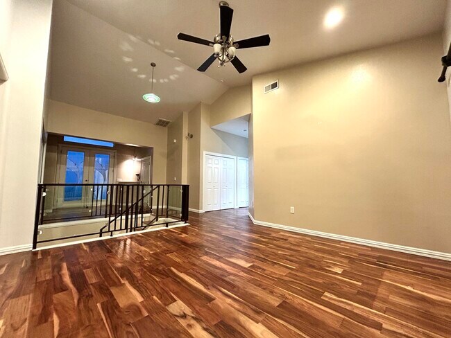 Building Photo - 1001 Pinzon St NW