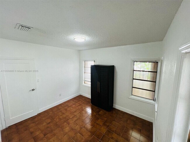 Building Photo - 3110 SW 23rd Terrace