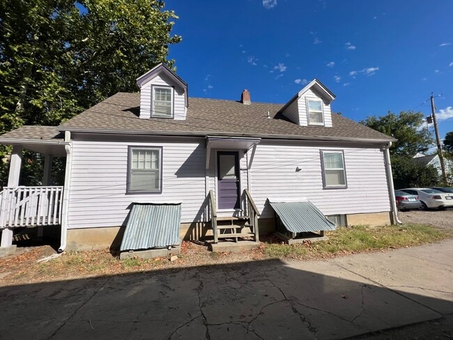 Building Photo - 2 bedroom Home Near Campus! Preleasing for 26/27 School Year!