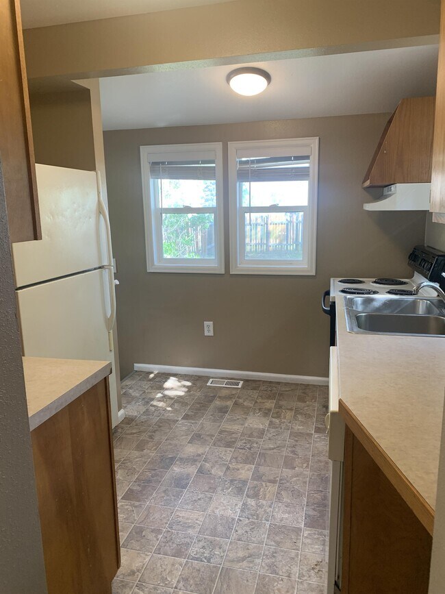 Building Photo - 701 W 24th St