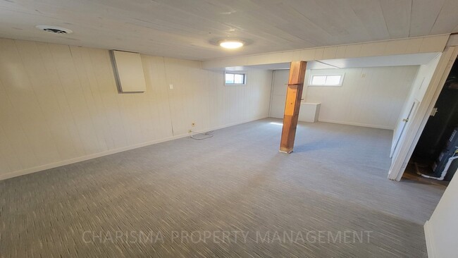 Building Photo - Newly Updated 2 Bedroom, 1.5 Bath House, C...