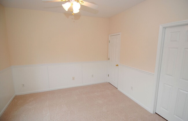 Building Photo - HEATHFIELD HALL- 3BD/2BA Townhome