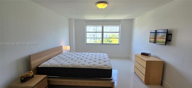 Building Photo - 2801 NE 183rd St