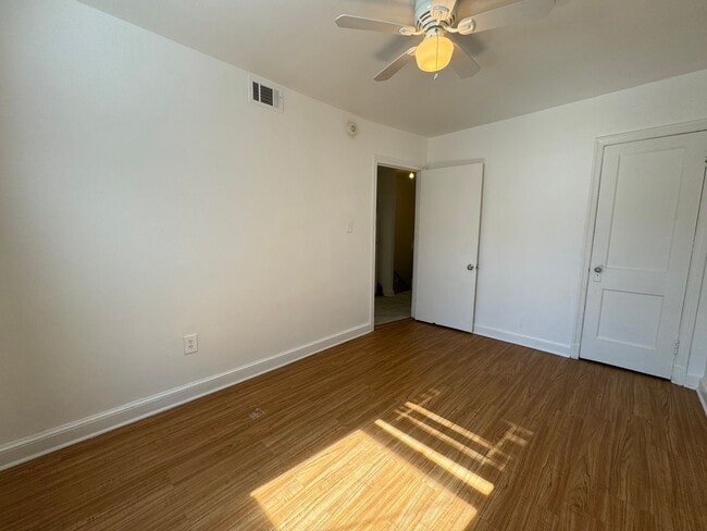 Building Photo - Ideal 1 Bed 1 Bath Unit with Fenced Yard I...