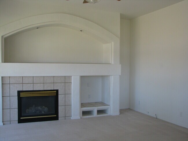 Building Photo - House near Lake Forest