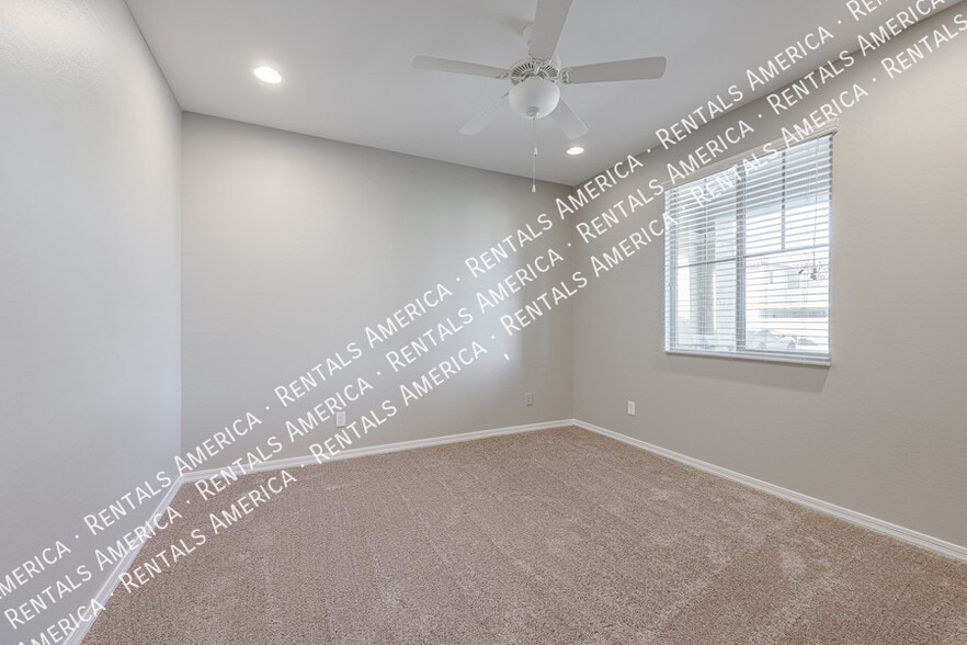 Building Photo - 3725 E Turley St