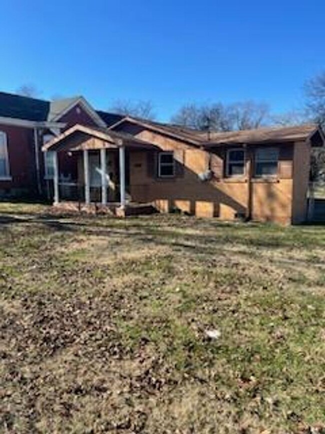 Building Photo - All brick cottage in East Nashville