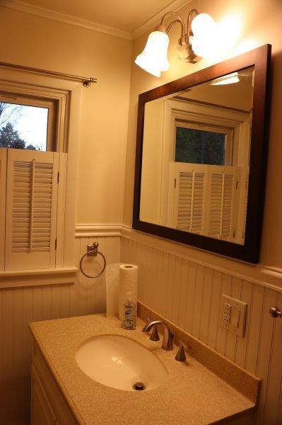 Building Photo - 300 Caroline St