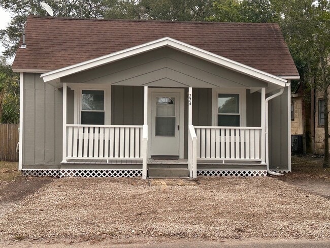 Building Photo - Fernandina Bungalow! Close to Downtown!