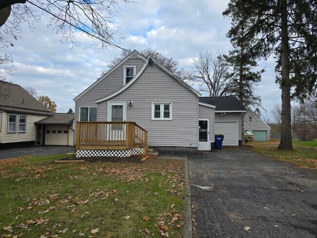 Primary Photo - 1202 Van Vleck Rd