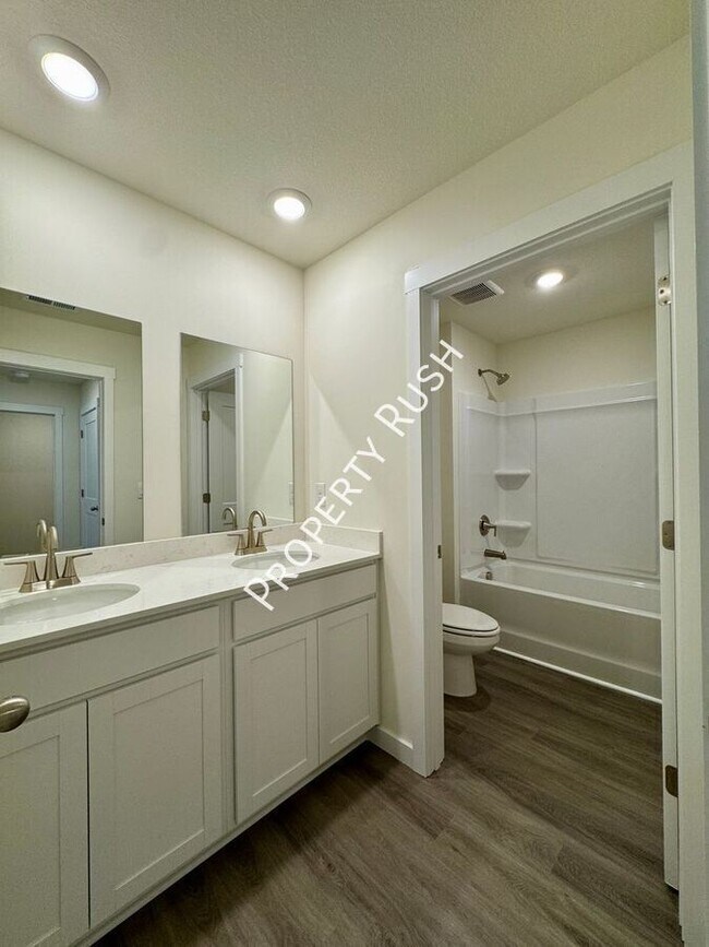 Building Photo - 7535 Bendire Lp
