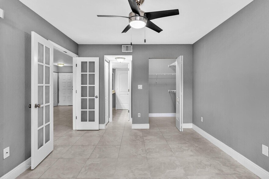 Building Photo - 2880 N Oakland Forest Dr