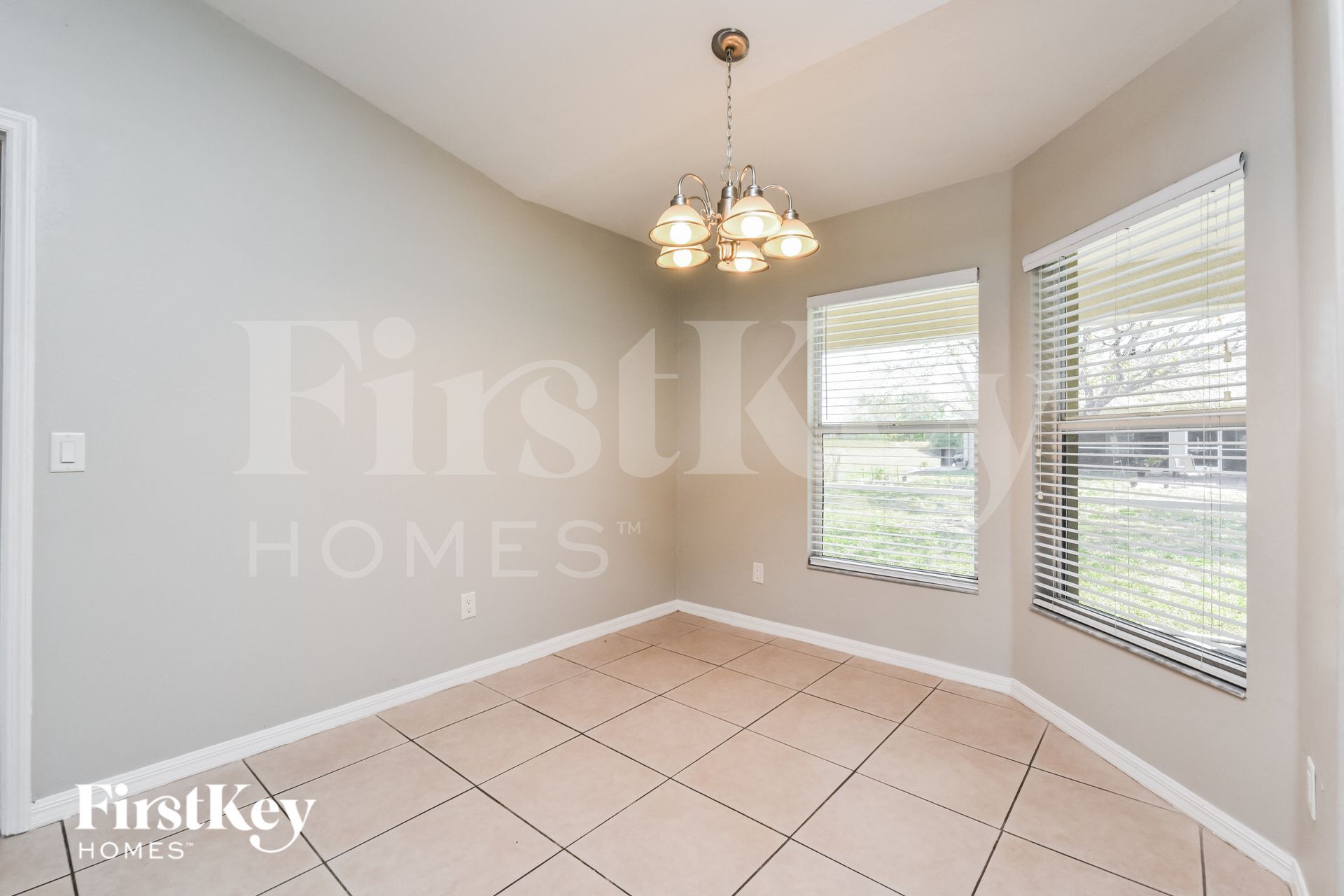 Building Photo - 2547 SW 3rd Pl