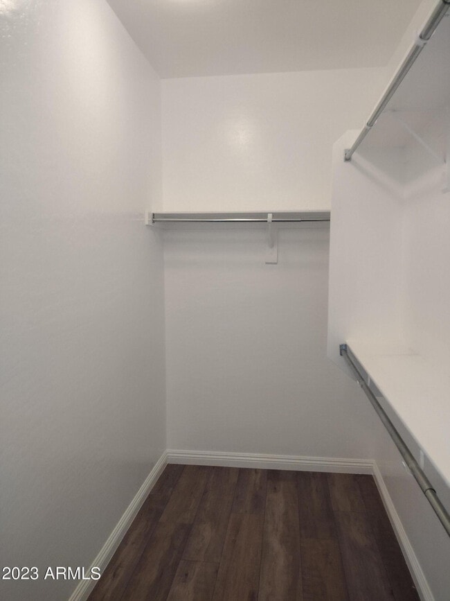 Building Photo - 466 E Yellow Wood Ave