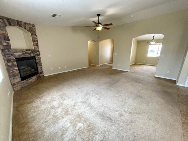 Building Photo - Beautiful 3 Bedroom Home in Cul de Sac!