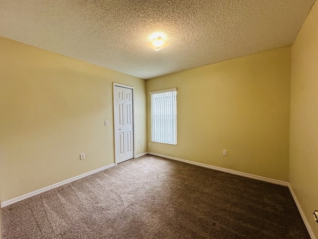 Building Photo - 620 Sonja Cir