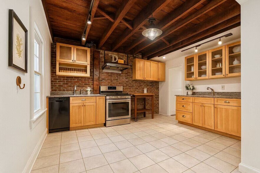 Building Photo - 43 Delle Ave