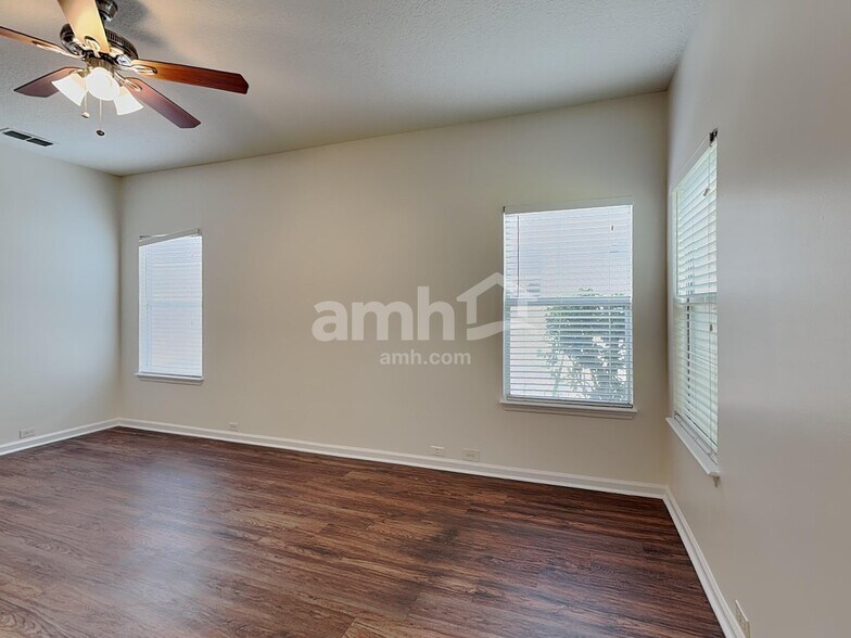 Building Photo - 240 Sweetbrier Branch Ln