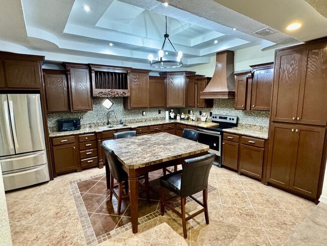 Building Photo - 111 Larga Vista Dr