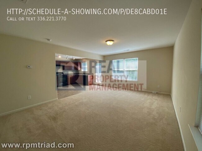 Building Photo - 3 Bedroom / 2.5 Bath Home Available Now!