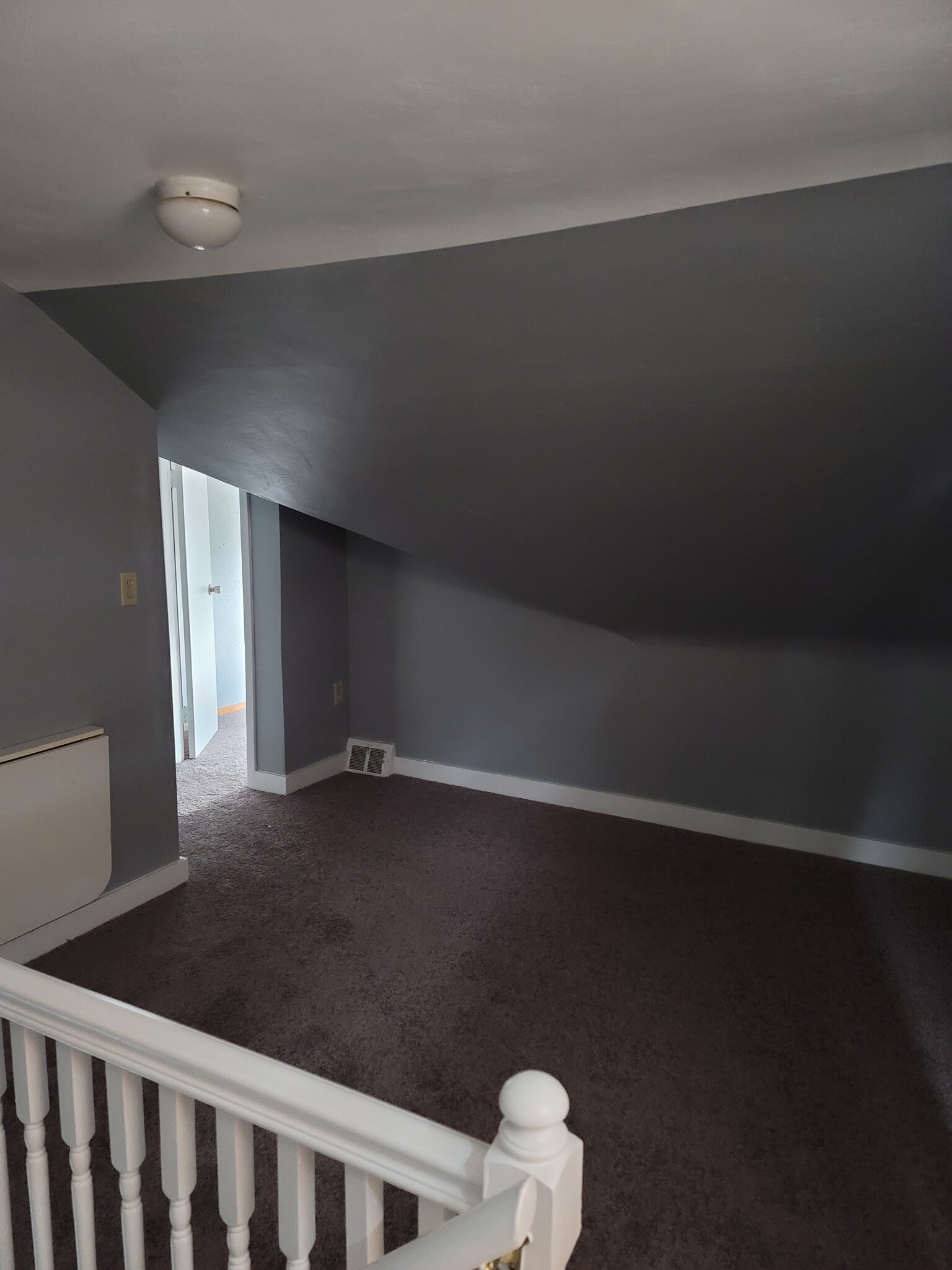 2nd floor landing area - 3932 Howley St