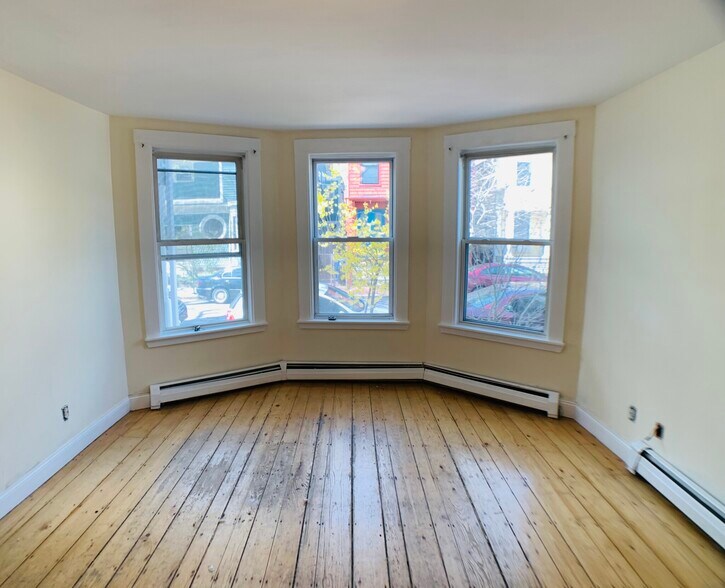 Building Photo - 68 Pleasant St