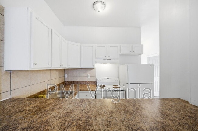 Building Photo - 36 Cedar Ave